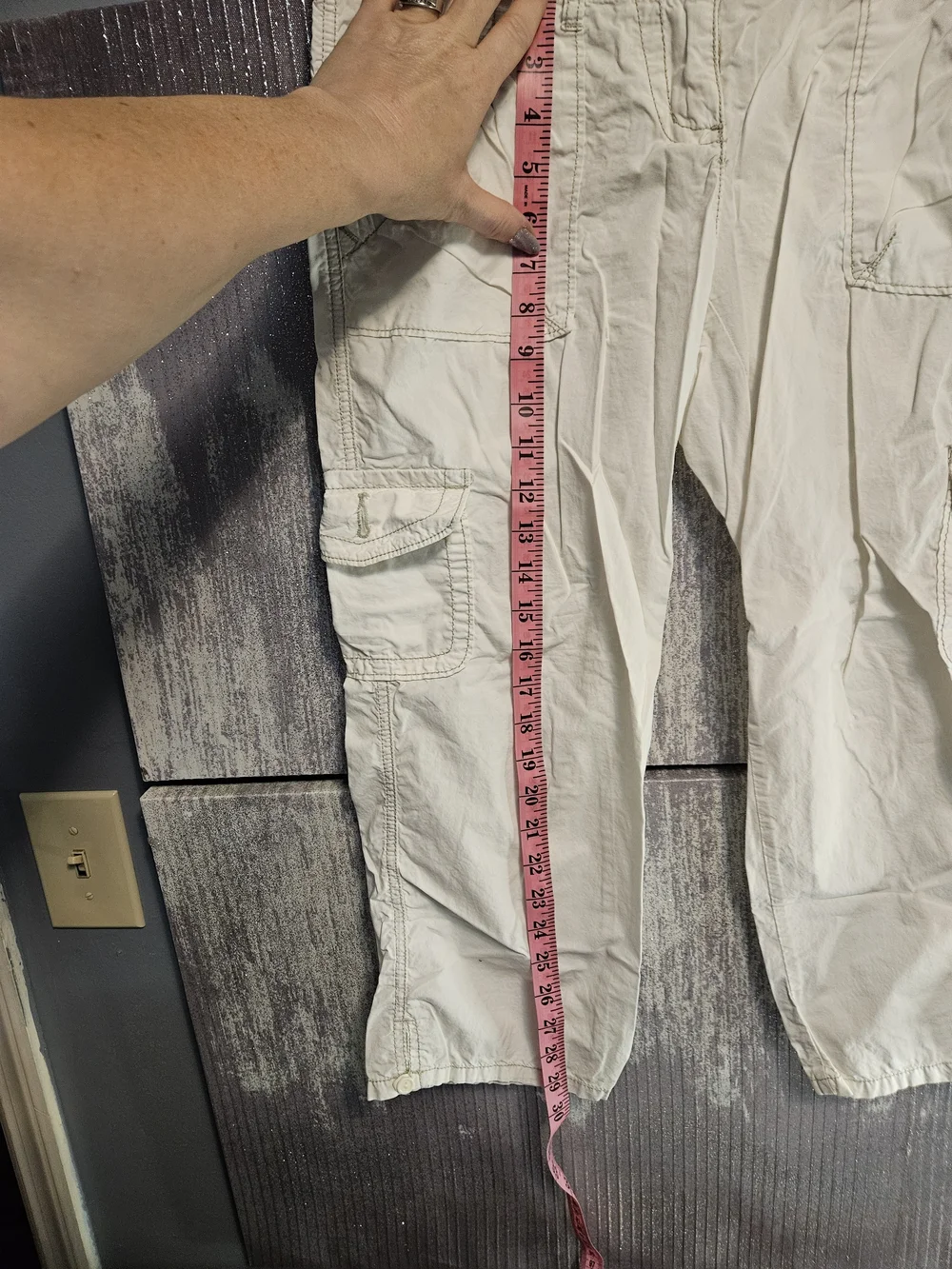 The Limited Women's Light Beige Cargo Capris - Pocketed Utility